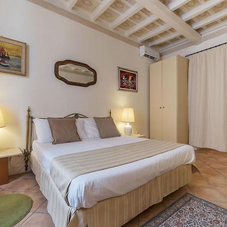 Fontanella Borghese Apartment - FromhometoРим Экстерьер фото