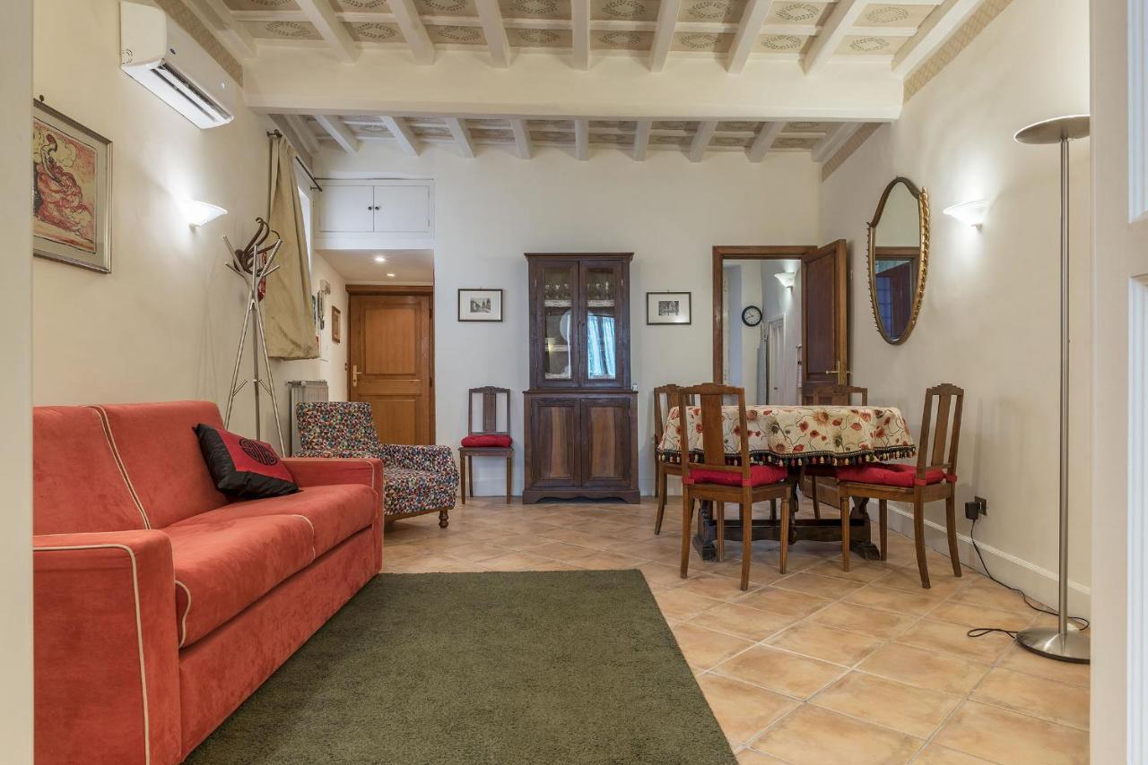 Fontanella Borghese Apartment - FromhometoРим Экстерьер фото
