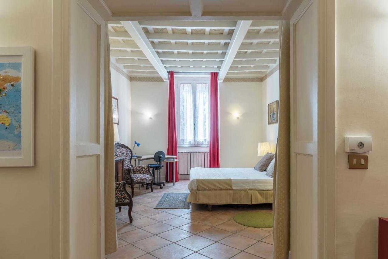 Fontanella Borghese Apartment - FromhometoРим Экстерьер фото
