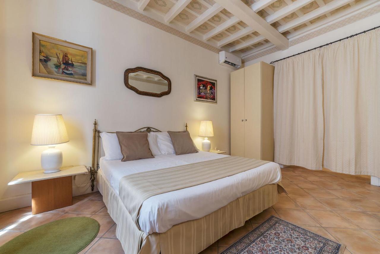 Fontanella Borghese Apartment - FromhometoРим Экстерьер фото