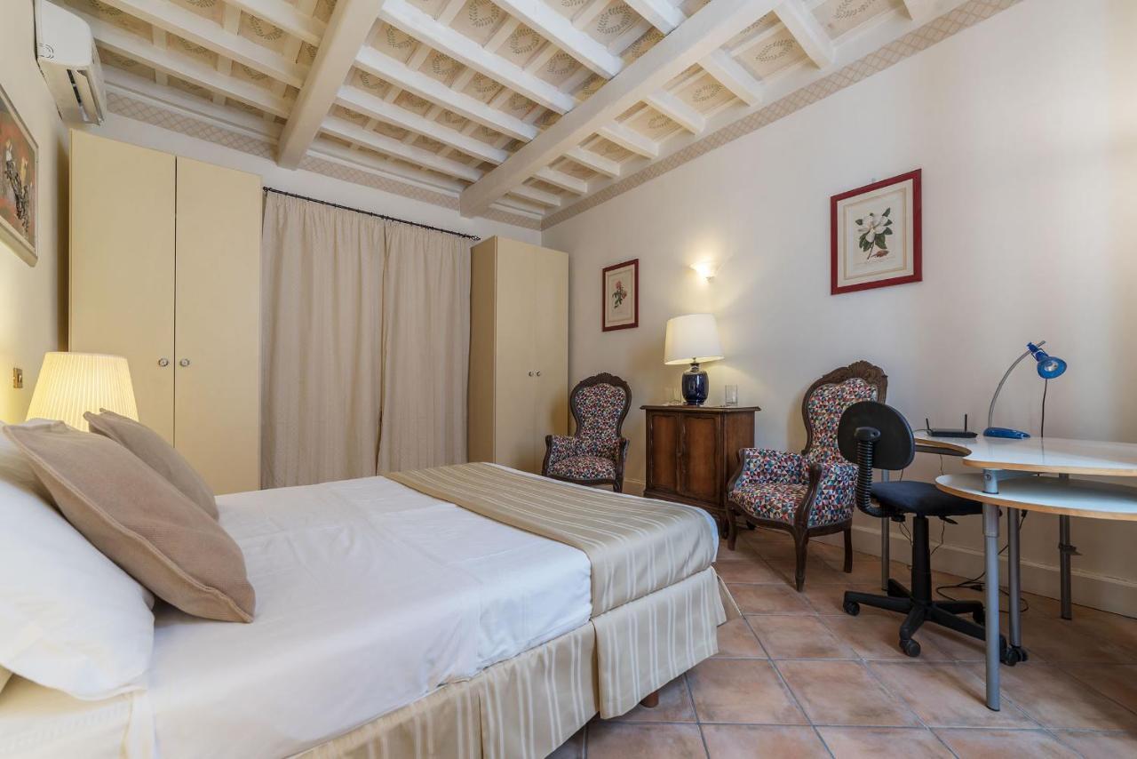 Fontanella Borghese Apartment - FromhometoРим Экстерьер фото