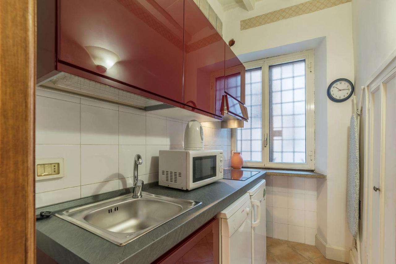 Fontanella Borghese Apartment - FromhometoРим Экстерьер фото