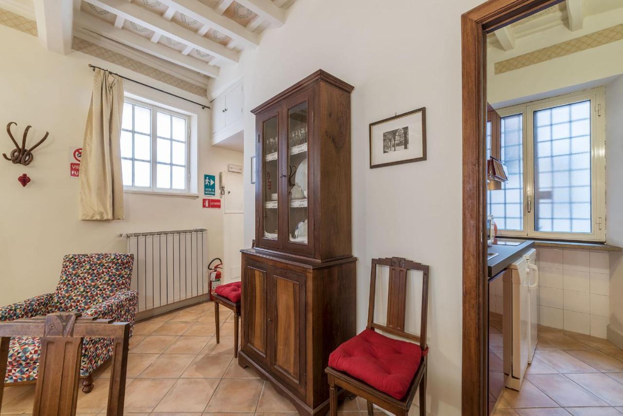 Fontanella Borghese Apartment - FromhometoРим Экстерьер фото