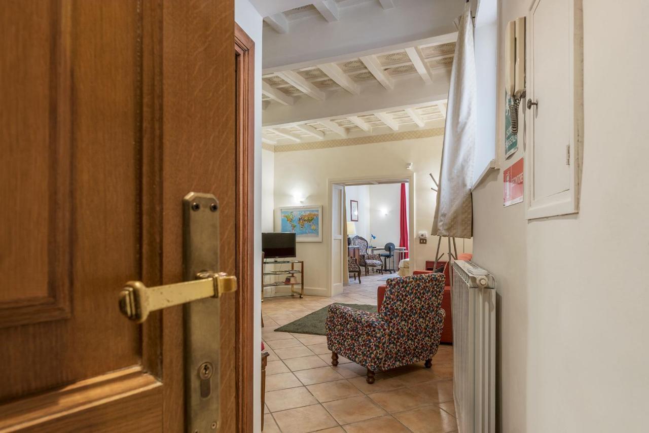 Fontanella Borghese Apartment - FromhometoРим Экстерьер фото