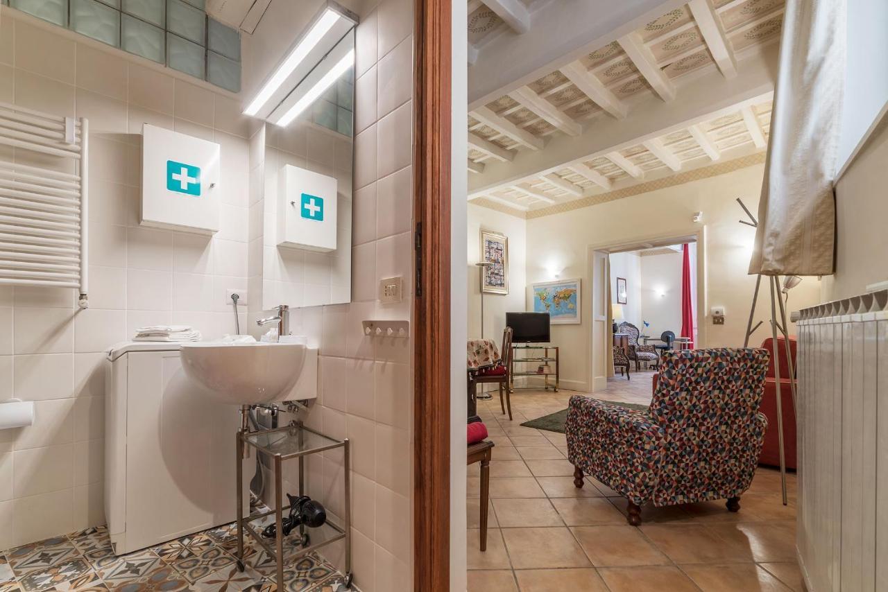 Fontanella Borghese Apartment - FromhometoРим Экстерьер фото