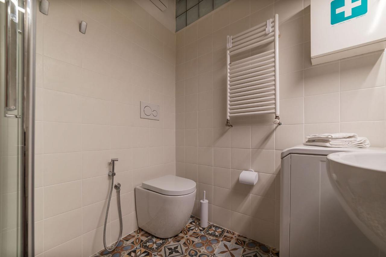 Fontanella Borghese Apartment - FromhometoРим Экстерьер фото
