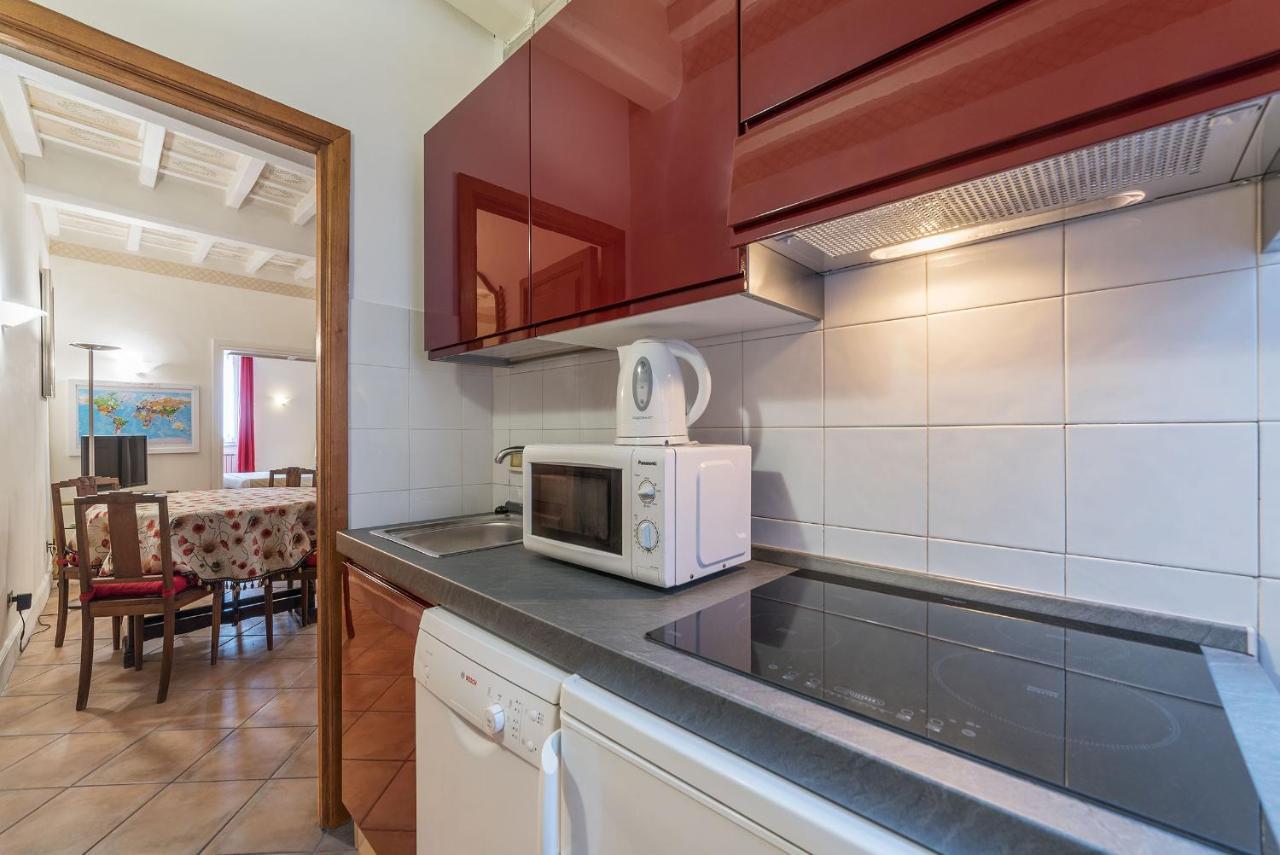 Fontanella Borghese Apartment - FromhometoРим Экстерьер фото